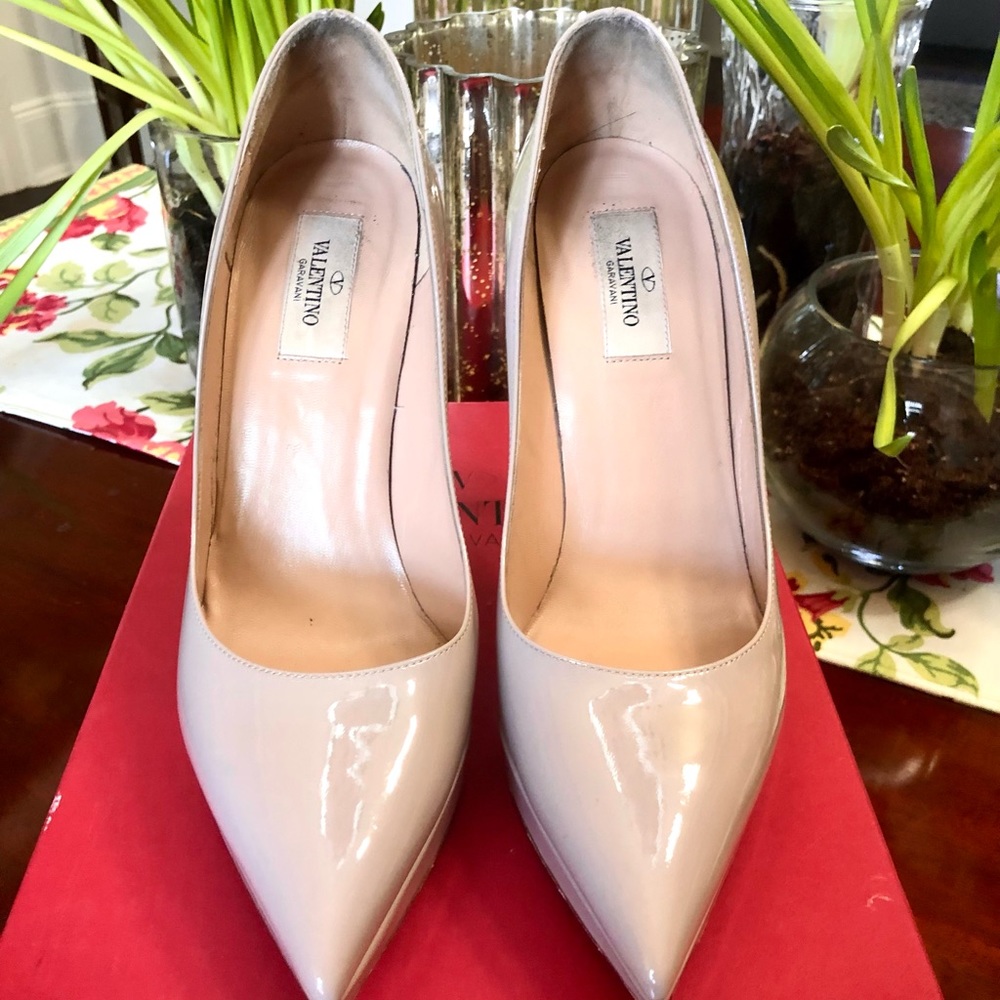 Authentic Valentino Garavani Iconic Nude pump’s